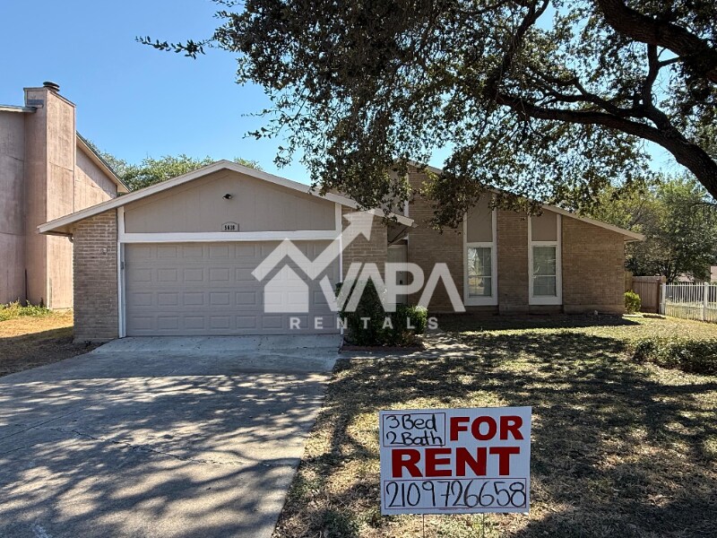 5618 Wood Walk St in San Antonio, TX - Building Photo