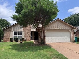 1037 NW 166th St in Edmond, OK - Building Photo