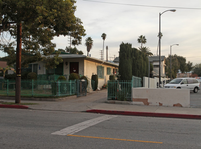 127 N 56 Ave in Los Angeles, CA - Foto de edificio - Building Photo