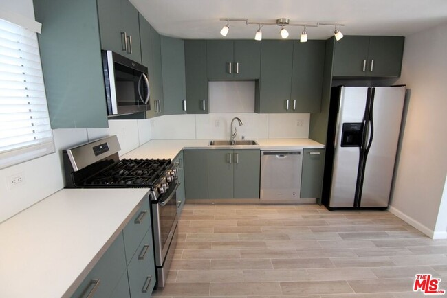 property at 529 W MacArthur Ave