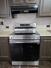 675-5604 Corner in Cleveland, TX - Foto de edificio - Building Photo