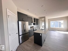 8668 Edgemont Link NW in Edmonton, AB - Building Photo - Building Photo