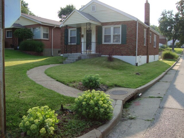 1200 Watts St in University City, MO - Building Photo