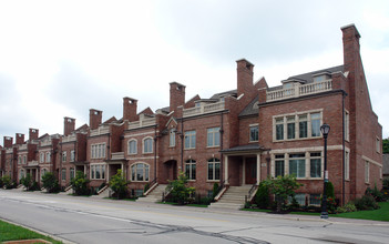 2-66 N Smith St in Palatine, IL - Foto de edificio - Building Photo