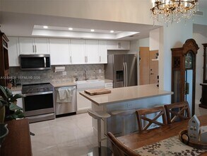 9805 NW 52nd St in Doral, FL - Building Photo - Building Photo