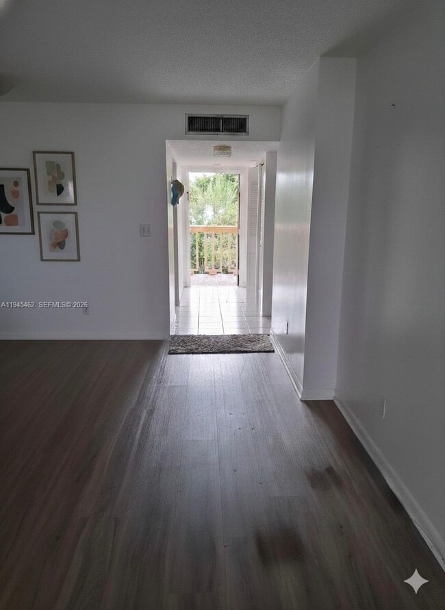 5841 NW 61st Ave in Tamarac, FL - Building Photo - Building Photo