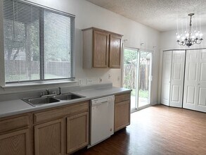 512 Dusty Leather Ct in Pflugerville, TX - Building Photo - Building Photo