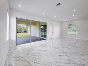 149 Southeast Cor. Arno in Port St. Lucie, FL - Building Photo - Building Photo