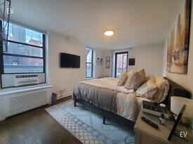 200 W 58th St in New York, NY - Building Photo