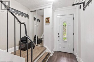 1528 Lancaster Dr in Oakville, ON - Building Photo - Building Photo