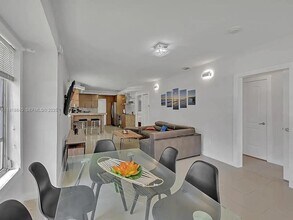 715 Hollywood Blvd in Hollywood, FL - Building Photo - Building Photo