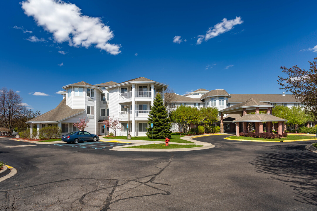 Independence Village of Waterford in Waterford, MI - Building Photo