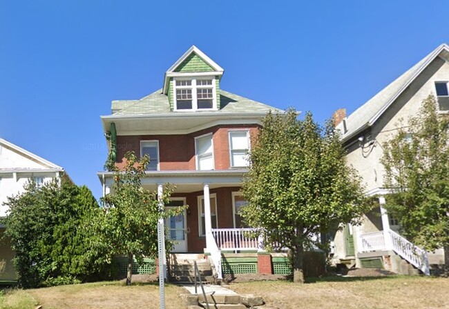 207 Greene St, Unit 207 unit 2