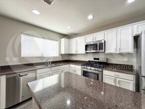 8530 E Kiva Ave in Mesa, AZ - Building Photo - Building Photo