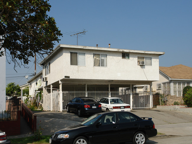 917 Heliotrope Dr in Los Angeles, CA - Building Photo - Building Photo