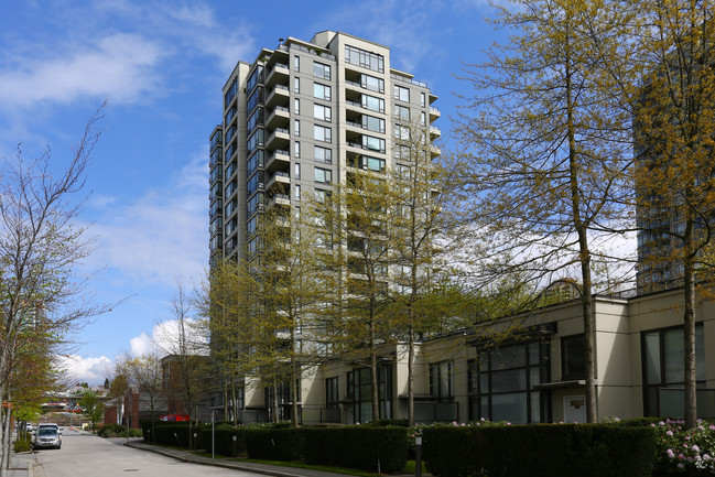 Tandem 3 in Burnaby, BC - Building Photo - Building Photo