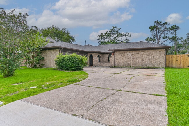 714 Whitecap Dr in El Lago, TX - Building Photo - Building Photo