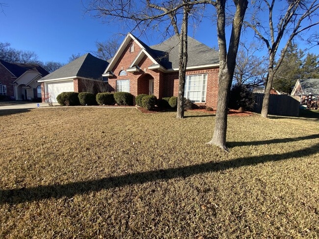 6012 Remington N Cir in Durant, OK - Building Photo - Building Photo