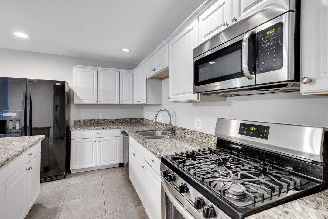 1201 W 6th St in Tempe, AZ - Building Photo