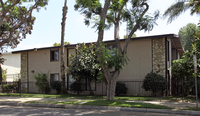 108-116 E Wakefield Ave in Anaheim, CA - Building Photo - Building Photo