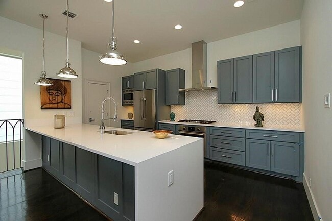 property at 1810 Oakdale St