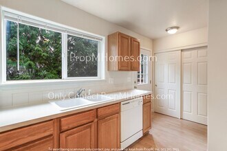 7612 Fisk Ave in Portland, OR - Building Photo - Building Photo
