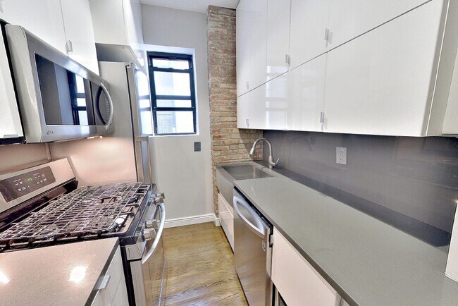336 E 18th St in New York, NY - Building Photo - Building Photo