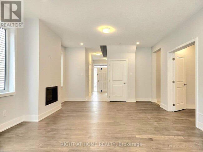 615 Cygnus St in Ottawa, ON - Building Photo - Building Photo