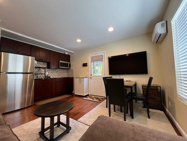 6022 E Larkellen Ct in Oak Park, CA - Building Photo - Building Photo
