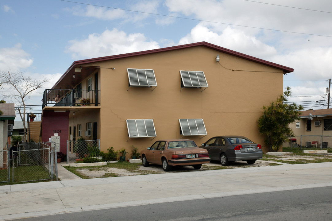 1124 W 3rd Ave in Hialeah, FL - Building Photo