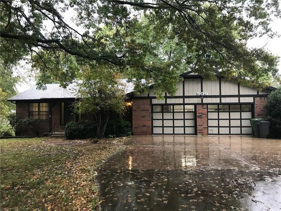 509 S Dixieland Rd in Rogers, AR - Building Photo