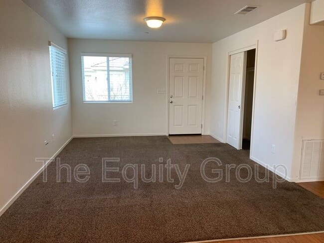 2921 N Crowe St in Visalia, CA - Building Photo - Building Photo