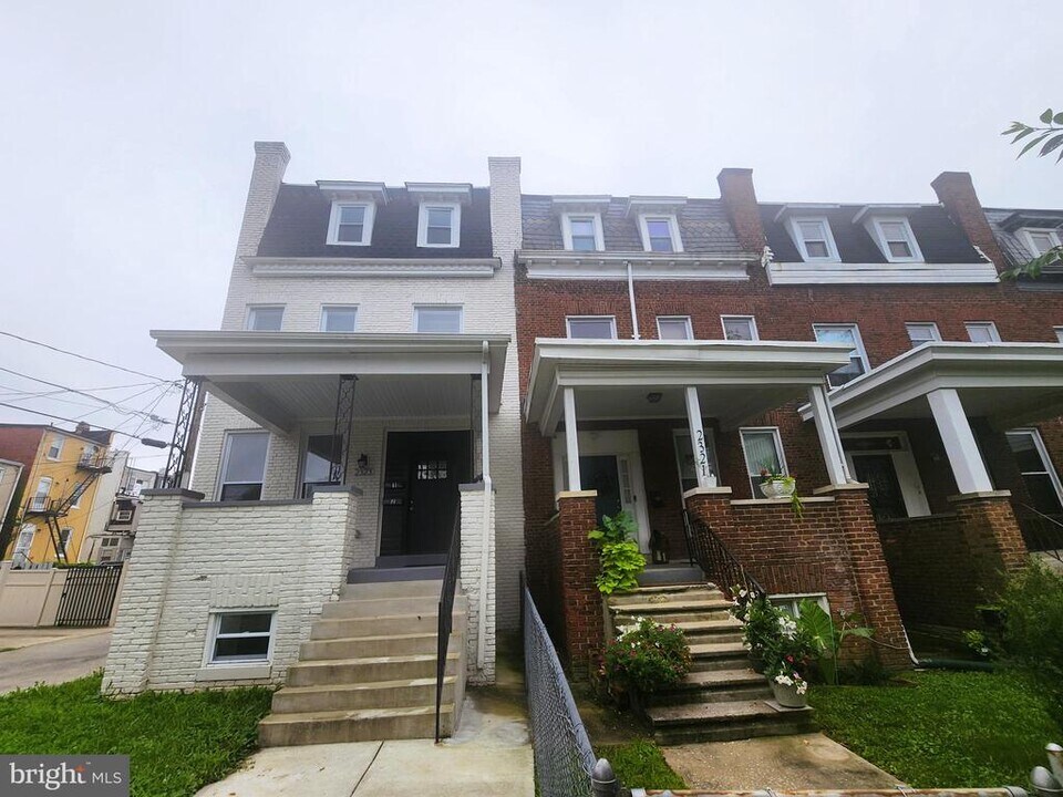 2323 Whittier Ave in Baltimore, MD - Building Photo