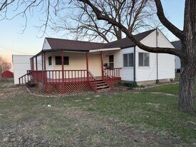 220 N Fillmore St in Red Bud, IL - Building Photo