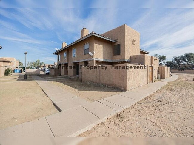 property at 6935 W Devonshire Ave