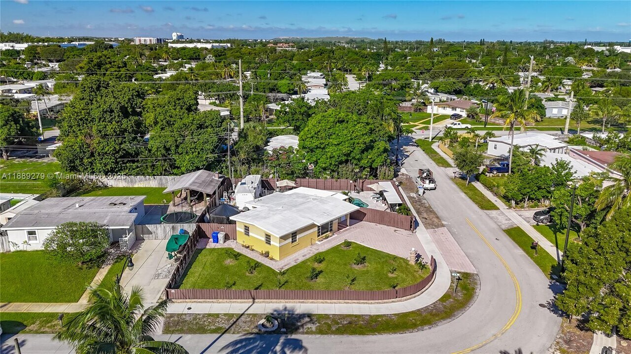 4161 NE 15th Terrace in Pompano Beach, FL - Building Photo