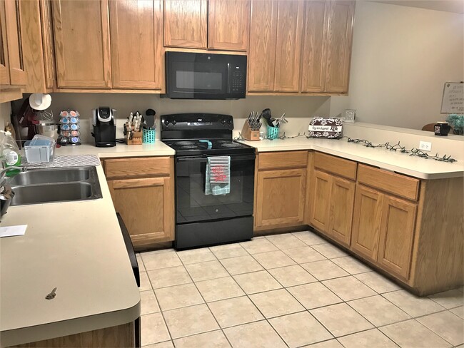 911 Crepe Myrtle St photo'