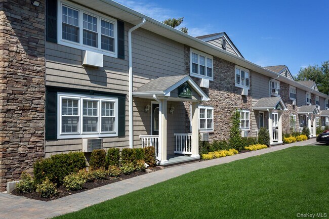 813 Long Island Ave in Deer Park, NY - Building Photo - Building Photo