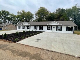 111 West End Ave in Shelbyville, TN - Building Photo