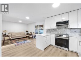 1XXX Berkley Rd in North Vancouver, BC - Building Photo