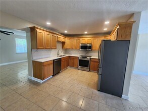 7421 W 7 Rivers Dr in Crystal River, FL - Building Photo - Building Photo