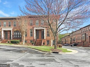 2838 Crescent Park Ln in Atlanta, GA - Building Photo - Building Photo