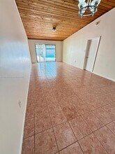 3325 Oak Dr in Hollywood, FL - Foto de edificio - Building Photo