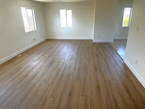 245 E 87th Pl in Los Angeles, CA - Building Photo - Building Photo