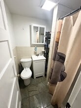 24 Roselin Ave, Unit 1 in Quincy, MA - Building Photo - Building Photo