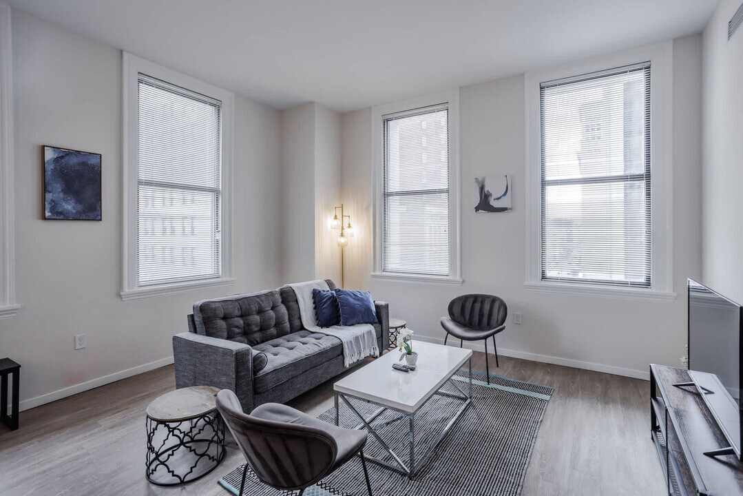 1 W 4th St in Cincinnati, OH - Building Photo