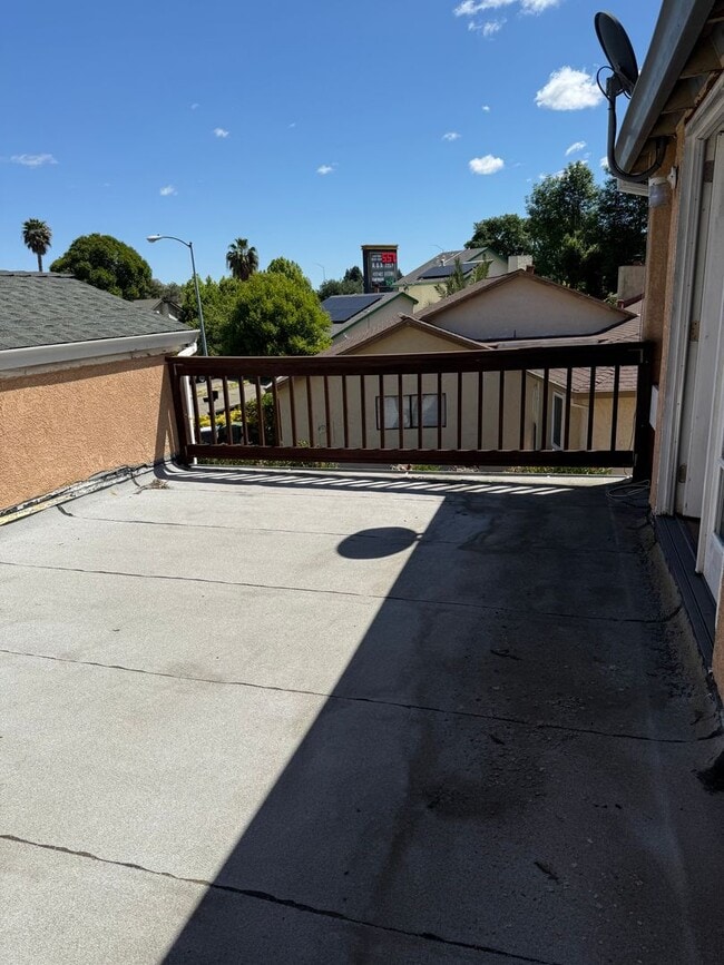 property at 1140 Hartford Pl