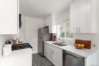4654 33rd St, Unit 9 in San Diego, CA - Building Photo - Building Photo