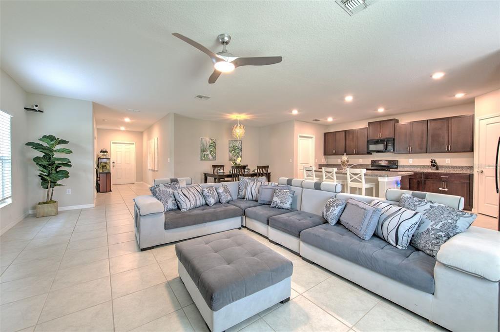 10210 White Linen Ave in Riverview, FL - Building Photo
