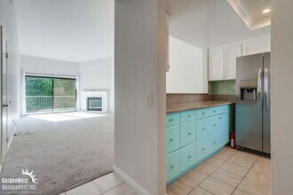 3527 Somerset Way in Carlsbad, CA - Building Photo - Building Photo